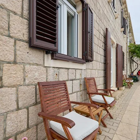 Beloc House Island *