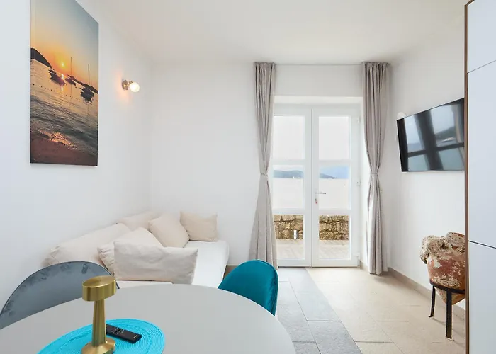 Beloc House Island *