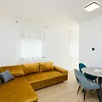 Beloc House Island Apartment