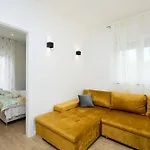 Beloc House Island Apartman *