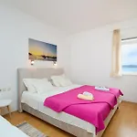 Apartment Beloc House Island *
