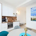 Beloc House Island *