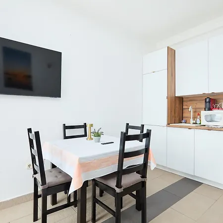 Apartment Beloc House Island