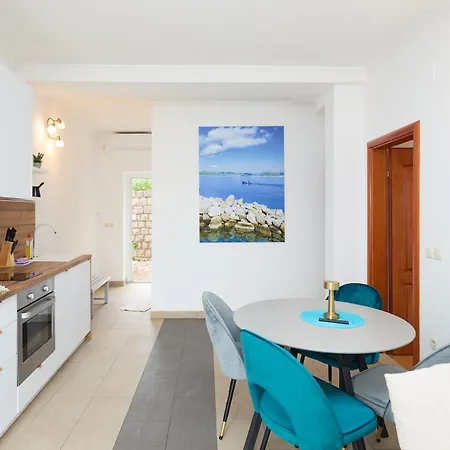 Апартаменты Beloc House Island Лопуд