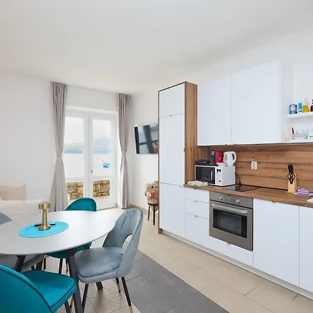 Апартаменты Beloc House Island Лопуд