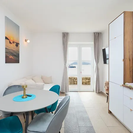 Beloc House Island *
