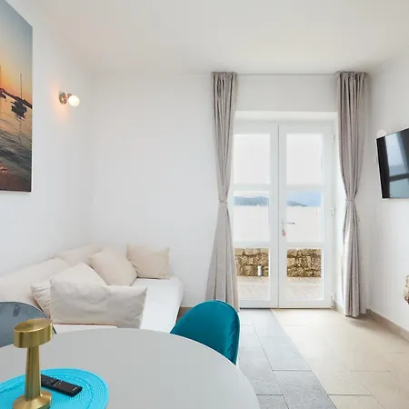 Beloc House Island *