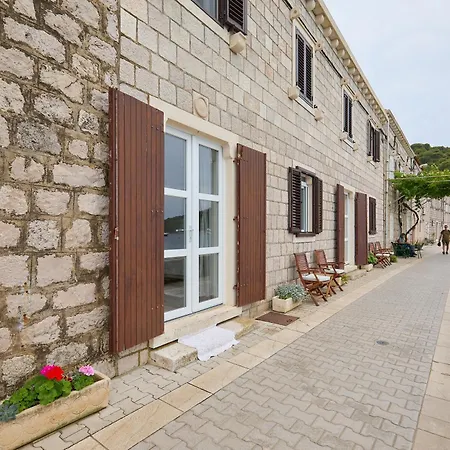 Beloc House Island *